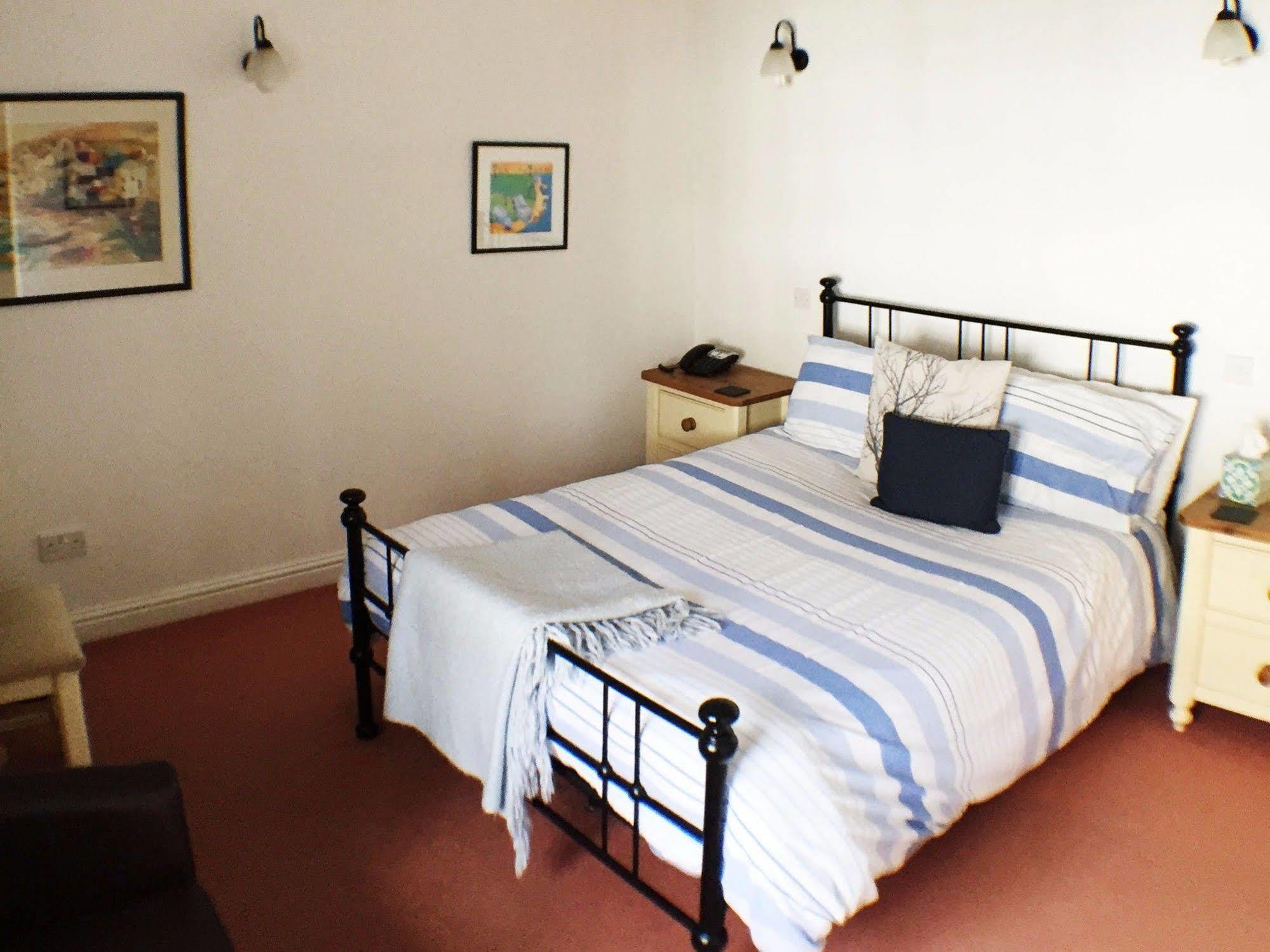 Hotel The White Hart Sherington Exterior foto