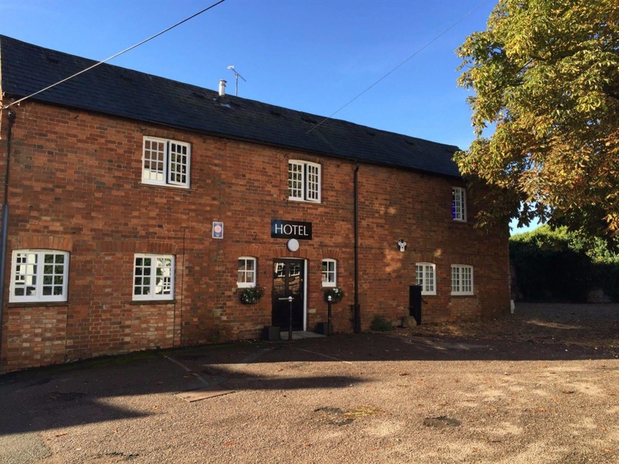 Hotel The White Hart Sherington Exterior foto